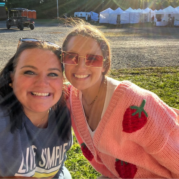 Meet your Posher, Debbie - Picture 3 of 4